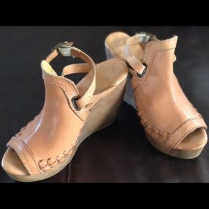 Very volatile sling back wedge sandals